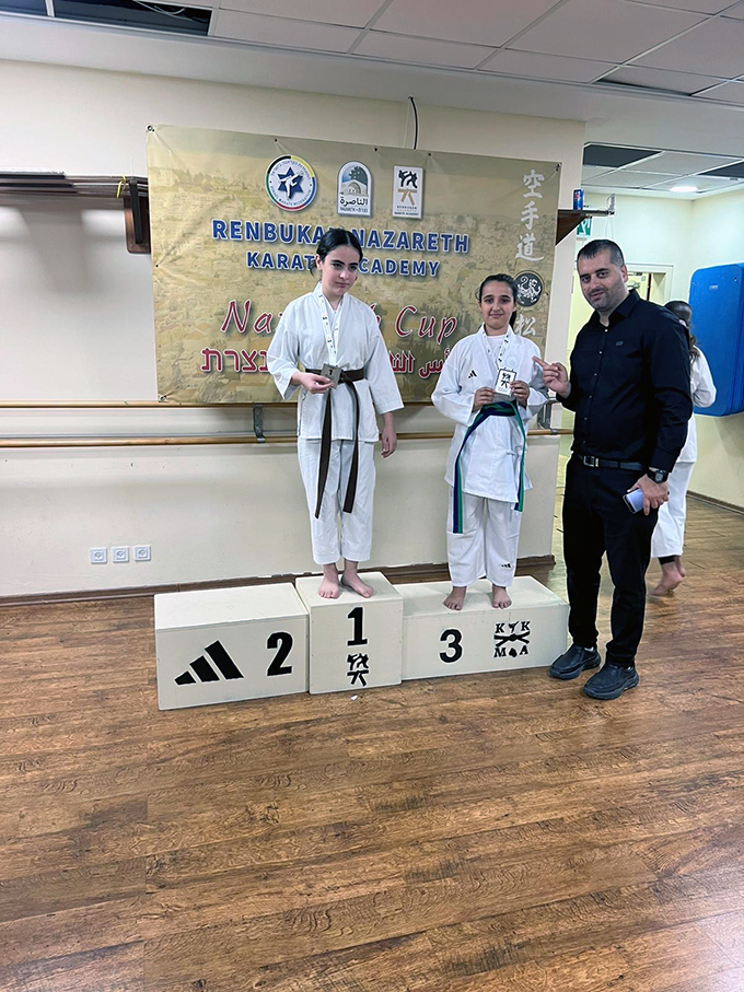 مدرسة حسني عرار للكراتيه وفنون القتال تتألق في بطولة كأس الناصرة القطرية 2025